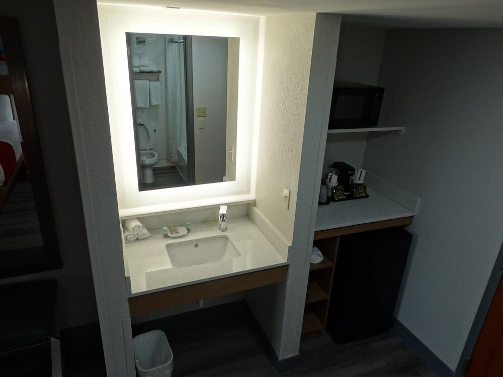 Western Executive Richmond Hotel 3*